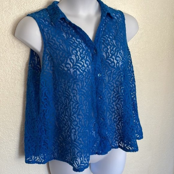 Blue Lace Sleeveless Button Front Sleeveless Blouse Top - Picture 3 of 6